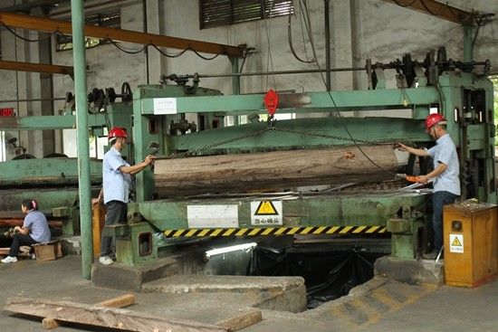 ファンシー ウッド フェニエール サントス ローズウッド 人工フェニエールシート 2050-3200mm 音楽楽器のための中国工場