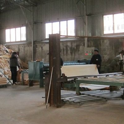 キャビネットの中国の製造業者Isoからの空想によって組み直されるスレート木ベニヤのクルミX937の特別でまっすぐなFineline荒い穀物