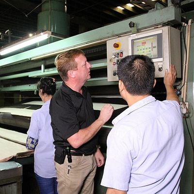 平らな切られた王冠は木がパネルおよび家具の表面のための0.15-0.5mmに張り合わせる自然なチェリーを切った