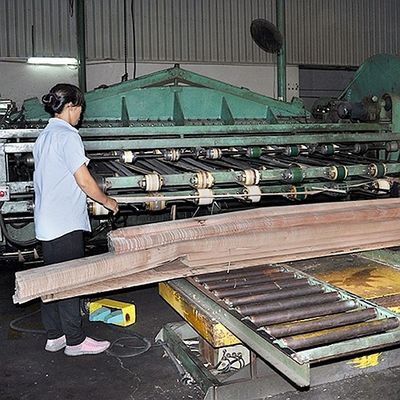 アメリカの自然なクルミ木ベニヤの四分の一はFsc中国の製造業者を作る一流の家具のために計算されたまっすぐ切った
