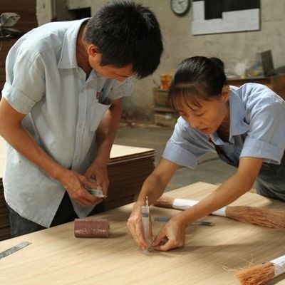 高級工芸木材フェニージャ 色のビッチ CB-X5488 黒 1.8mm 壁用木材パネル E1/E0 中国工場